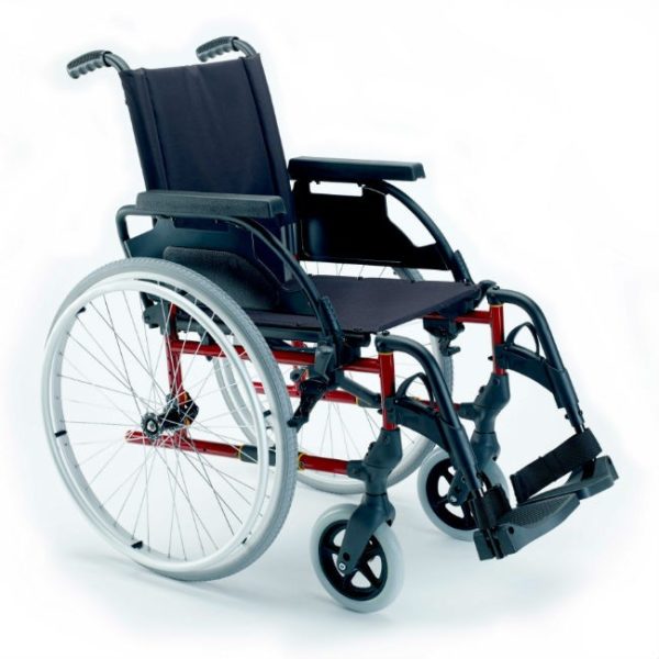 silla de ruedas de acero autopropulsable breezy premiun configurable.jpg
